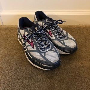 Women’s Brooks DYAD